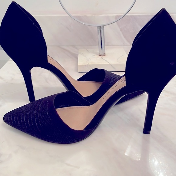 Chinese laundry, black textured front cut out  4 inch heels in solid black size8 - Picture 1 of 8